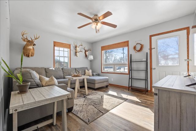 1112 N 8th Avenue E, Newton, IA 50208