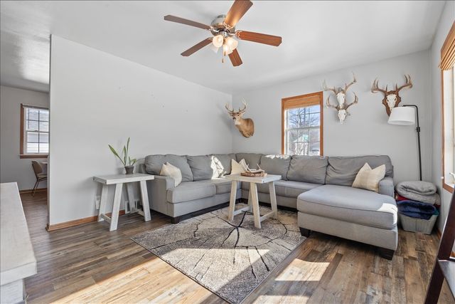 1112 N 8th Avenue E, Newton, IA 50208