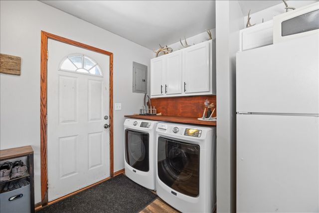 1112 N 8th Avenue E, Newton, IA 50208