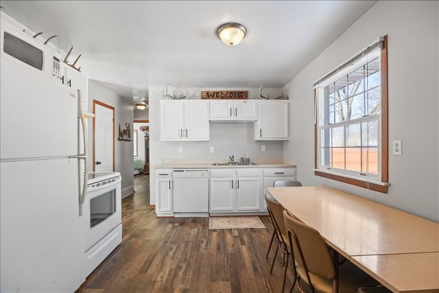 1112 N 8th Avenue E, Newton, IA 50208