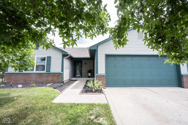 136 E Lullaby Court, Greenfield, IN 46140