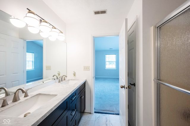 136 E Lullaby Court, Greenfield, IN 46140