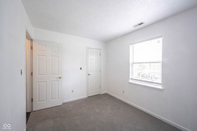 136 E Lullaby Court, Greenfield, IN 46140
