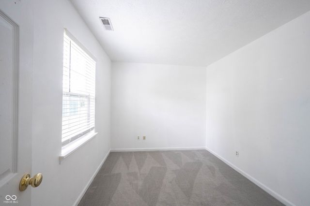 136 E Lullaby Court, Greenfield, IN 46140