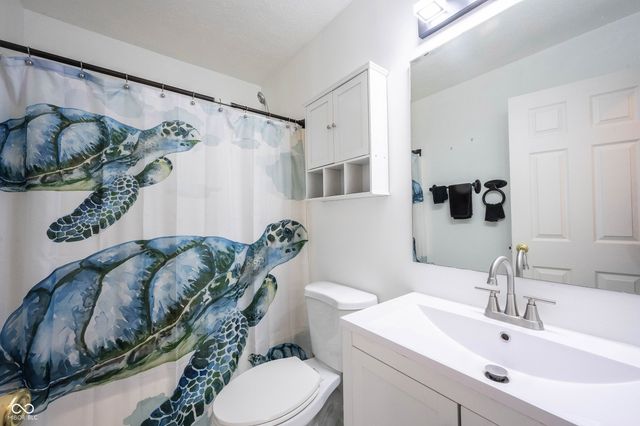 136 E Lullaby Court, Greenfield, IN 46140