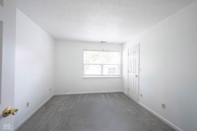 136 E Lullaby Court, Greenfield, IN 46140