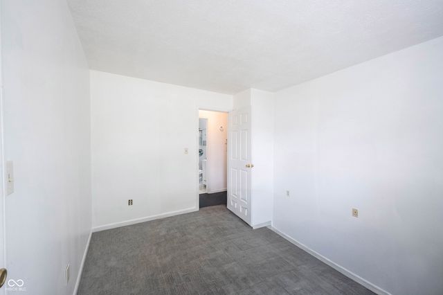 136 E Lullaby Court, Greenfield, IN 46140