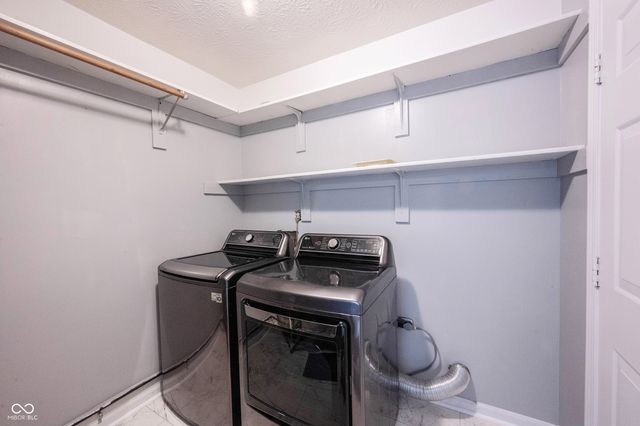 136 E Lullaby Court, Greenfield, IN 46140