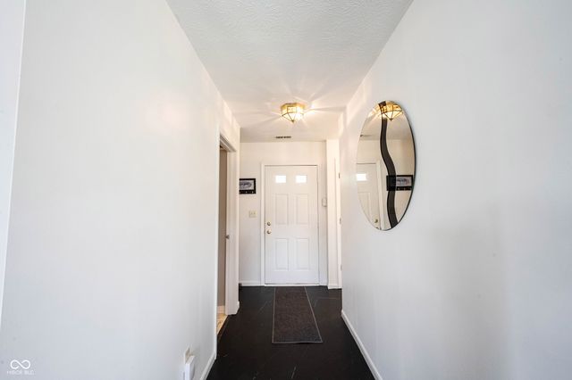136 E Lullaby Court, Greenfield, IN 46140