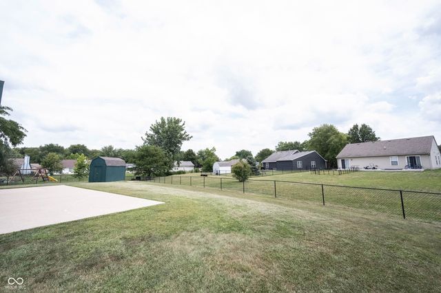 136 E Lullaby Court, Greenfield, IN 46140