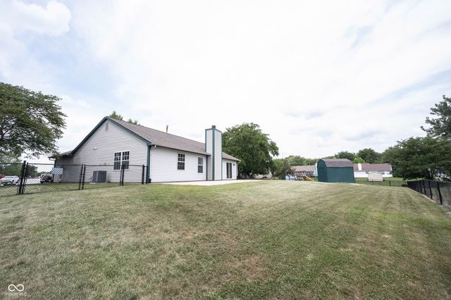 136 E Lullaby Court, Greenfield, IN 46140