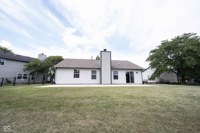 136 E Lullaby Court, Greenfield, IN 46140