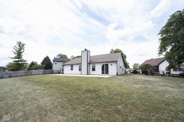 136 E Lullaby Court, Greenfield, IN 46140