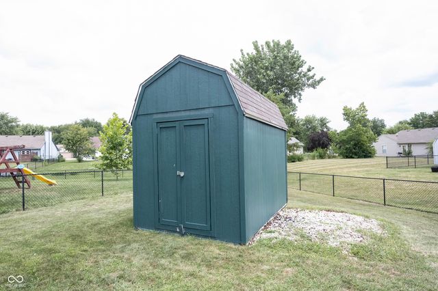 136 E Lullaby Court, Greenfield, IN 46140