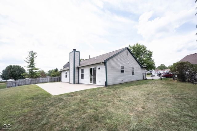 136 E Lullaby Court, Greenfield, IN 46140