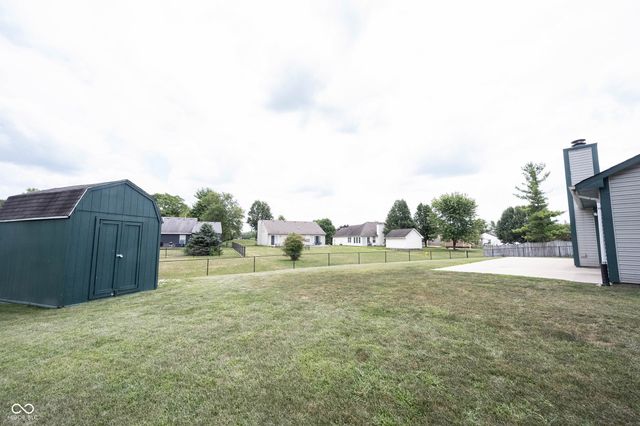136 E Lullaby Court, Greenfield, IN 46140