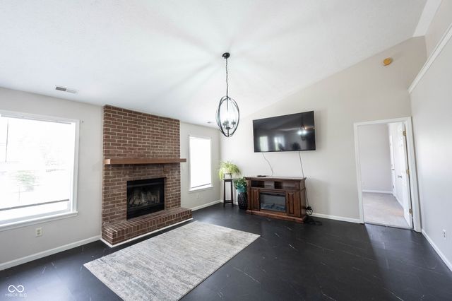 136 E Lullaby Court, Greenfield, IN 46140
