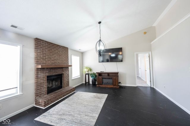 136 E Lullaby Court, Greenfield, IN 46140