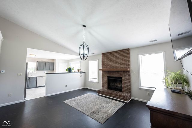 136 E Lullaby Court, Greenfield, IN 46140