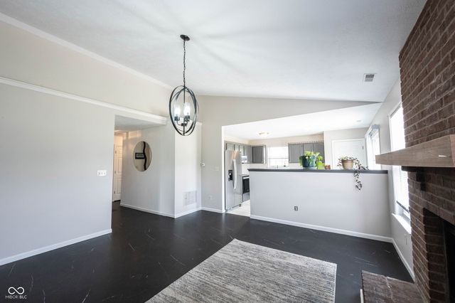 136 E Lullaby Court, Greenfield, IN 46140