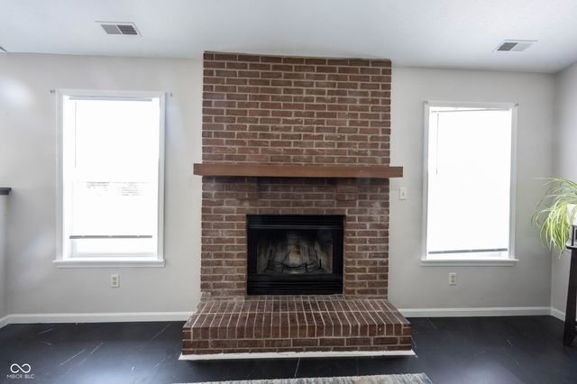 136 E Lullaby Court, Greenfield, IN 46140