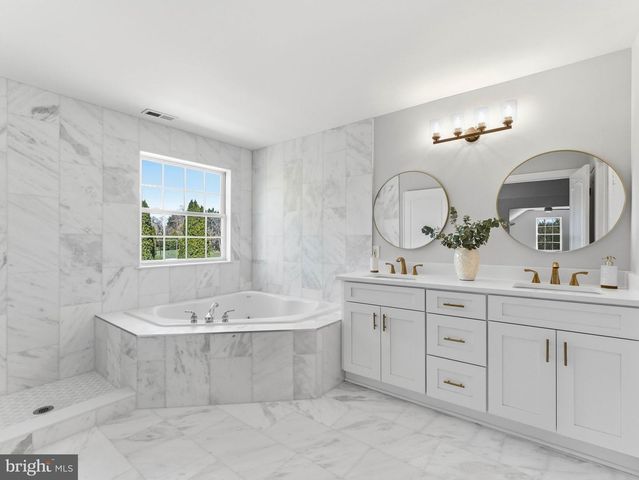 212 EAGLE CT, Swedesboro, NJ 08085