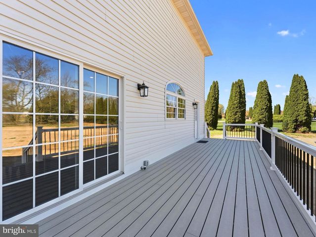 212 EAGLE CT, Swedesboro, NJ 08085