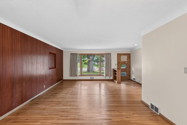 1345 Smith Avenue S, West Saint Paul, MN 55118