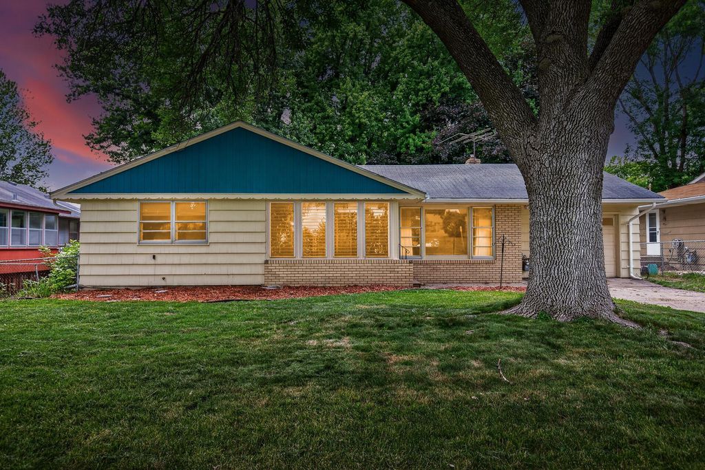 1345 Smith Avenue S, West Saint Paul, MN 55118