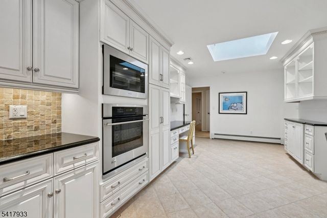 27 Oak Pl, North Caldwell Boro, NJ 07006