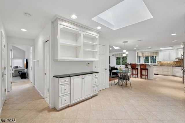 27 Oak Pl, North Caldwell Boro, NJ 07006