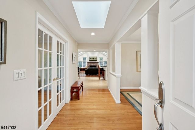 27 Oak Pl, North Caldwell Boro, NJ 07006