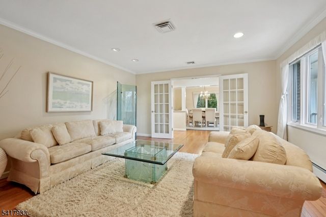 27 Oak Pl, North Caldwell Boro, NJ 07006