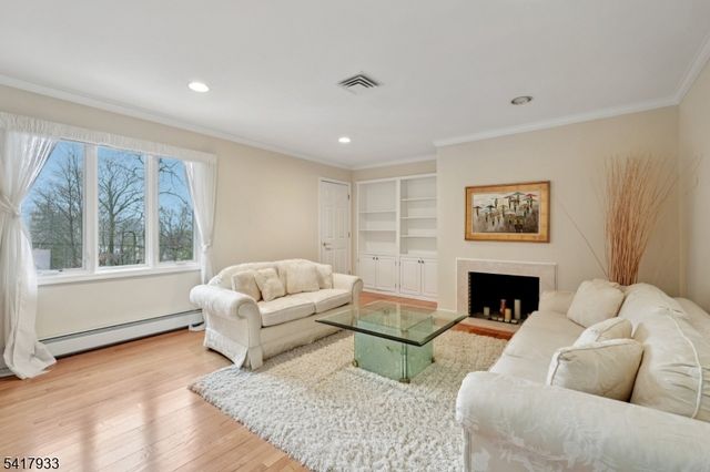 27 Oak Pl, North Caldwell Boro, NJ 07006