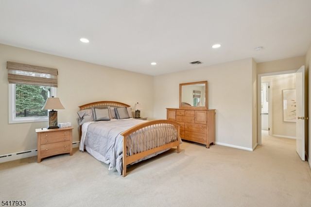 27 Oak Pl, North Caldwell Boro, NJ 07006