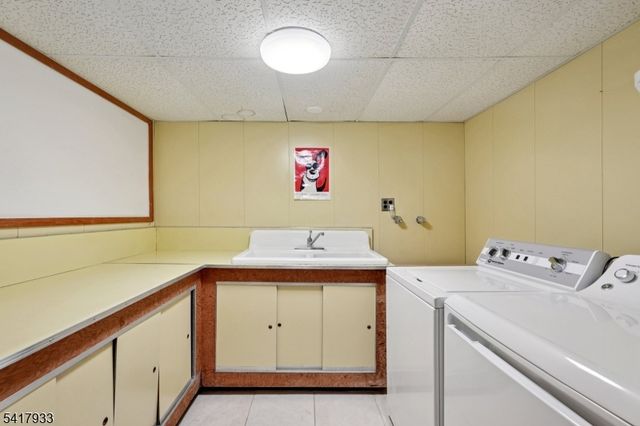 27 Oak Pl, North Caldwell Boro, NJ 07006