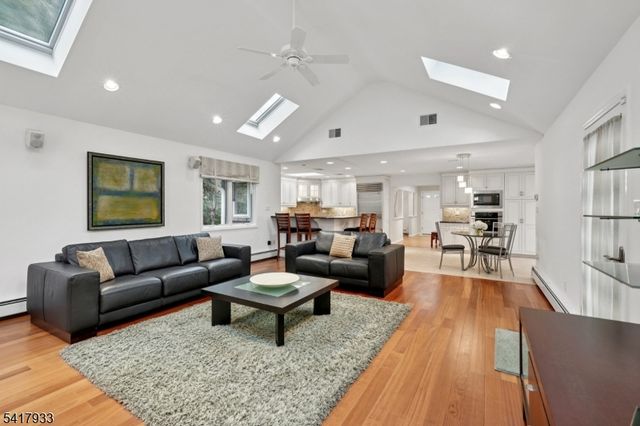 27 Oak Pl, North Caldwell Boro, NJ 07006