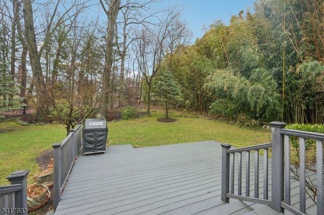 27 Oak Pl, North Caldwell Boro, NJ 07006