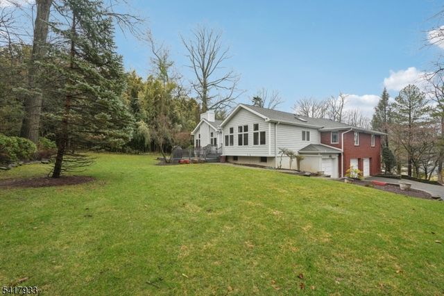 27 Oak Pl, North Caldwell Boro, NJ 07006
