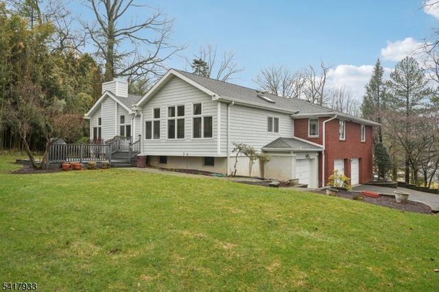 27 Oak Pl, North Caldwell Boro, NJ 07006