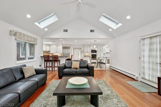 27 Oak Pl, North Caldwell Boro, NJ 07006