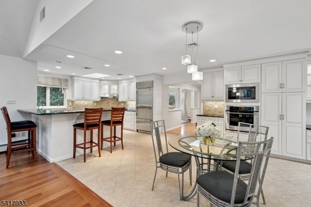 27 Oak Pl, North Caldwell Boro, NJ 07006