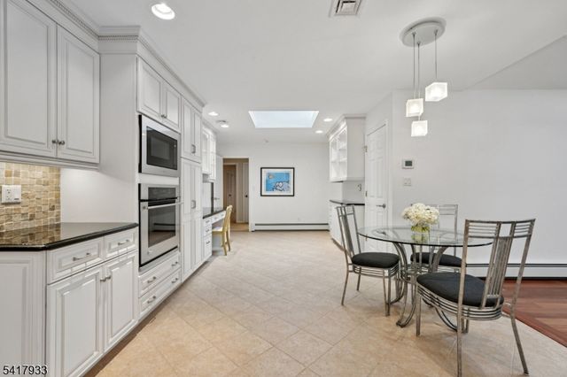 27 Oak Pl, North Caldwell Boro, NJ 07006