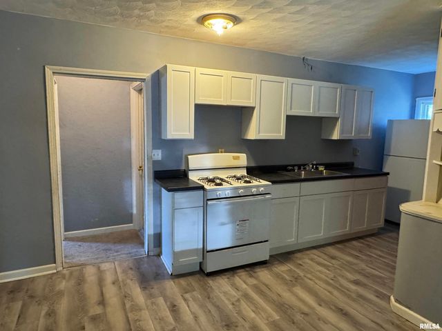 2039 N GALE Avenue, Peoria, IL 61604