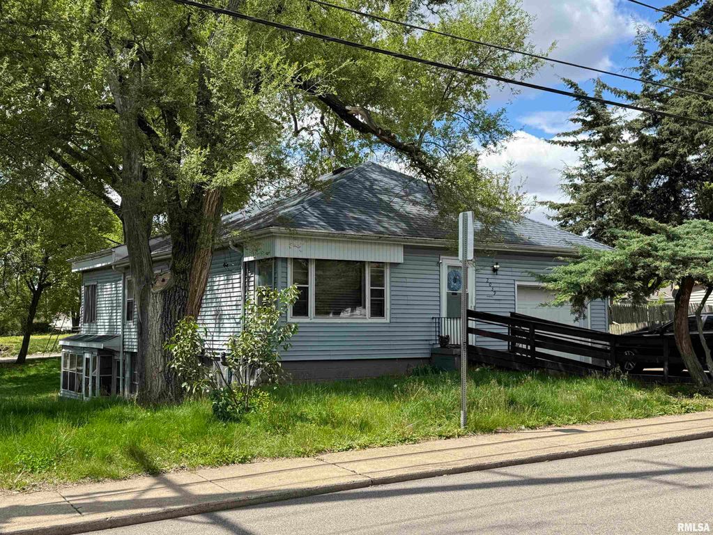 2039 N GALE Avenue, Peoria, IL 61604