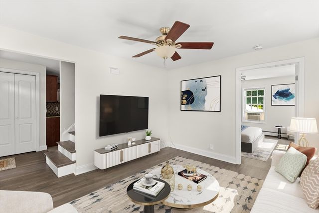 33 White St, Raynham, MA 02767