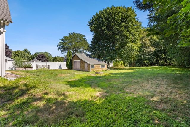 33 White St, Raynham, MA 02767