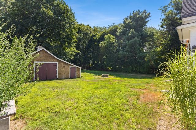 33 White St, Raynham, MA 02767