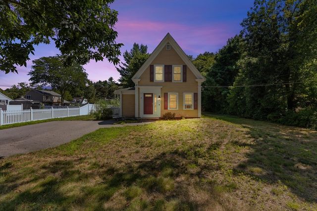 33 White St, Raynham, MA 02767