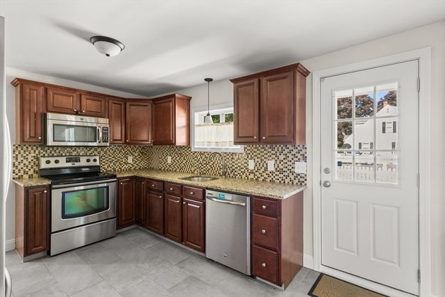 33 White St, Raynham, MA 02767